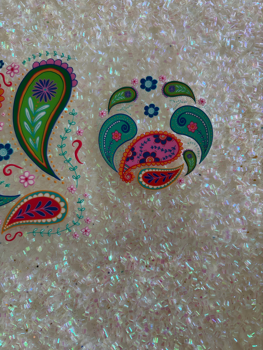 Paisley pattern with lid decal