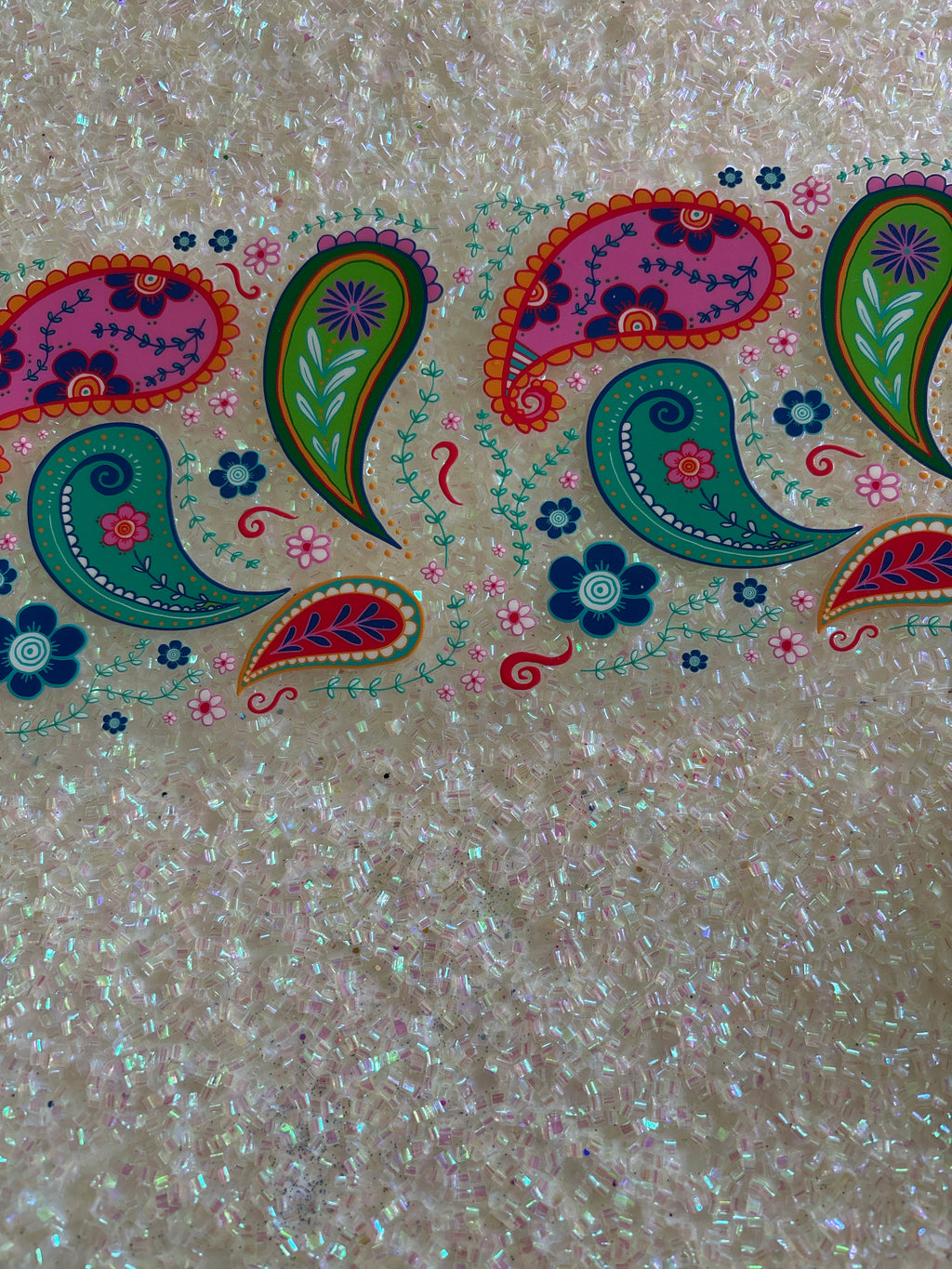 Paisley pattern with lid decal