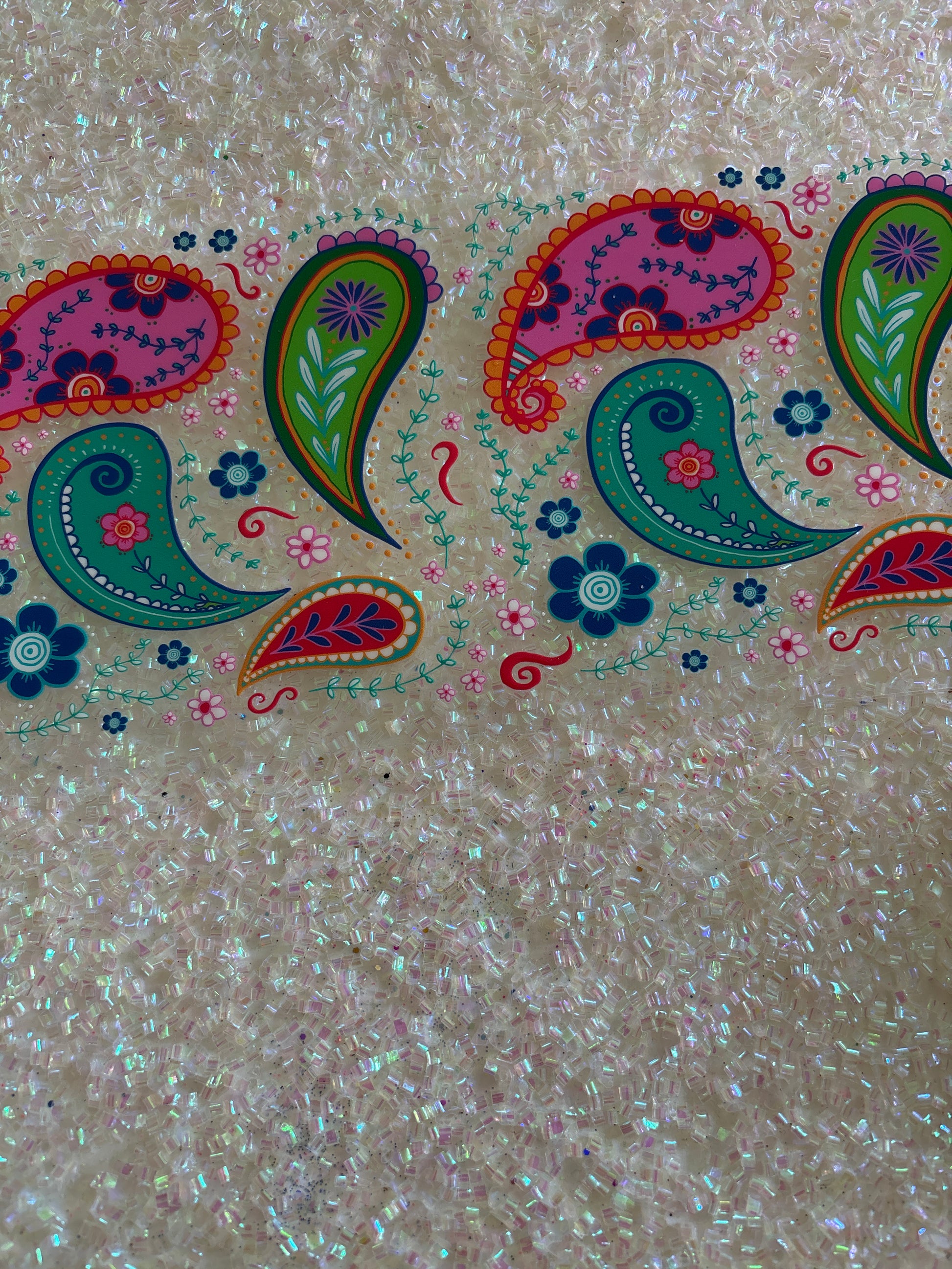 Paisley pattern with lid decal