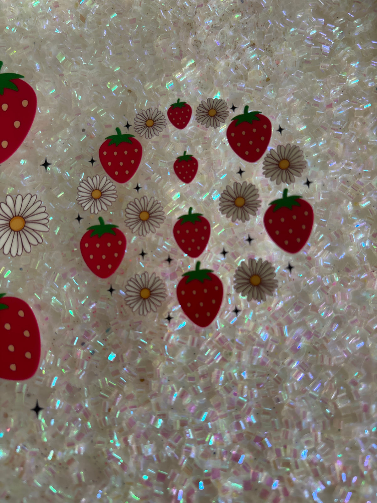 Strawberries and white daisies with lid decal