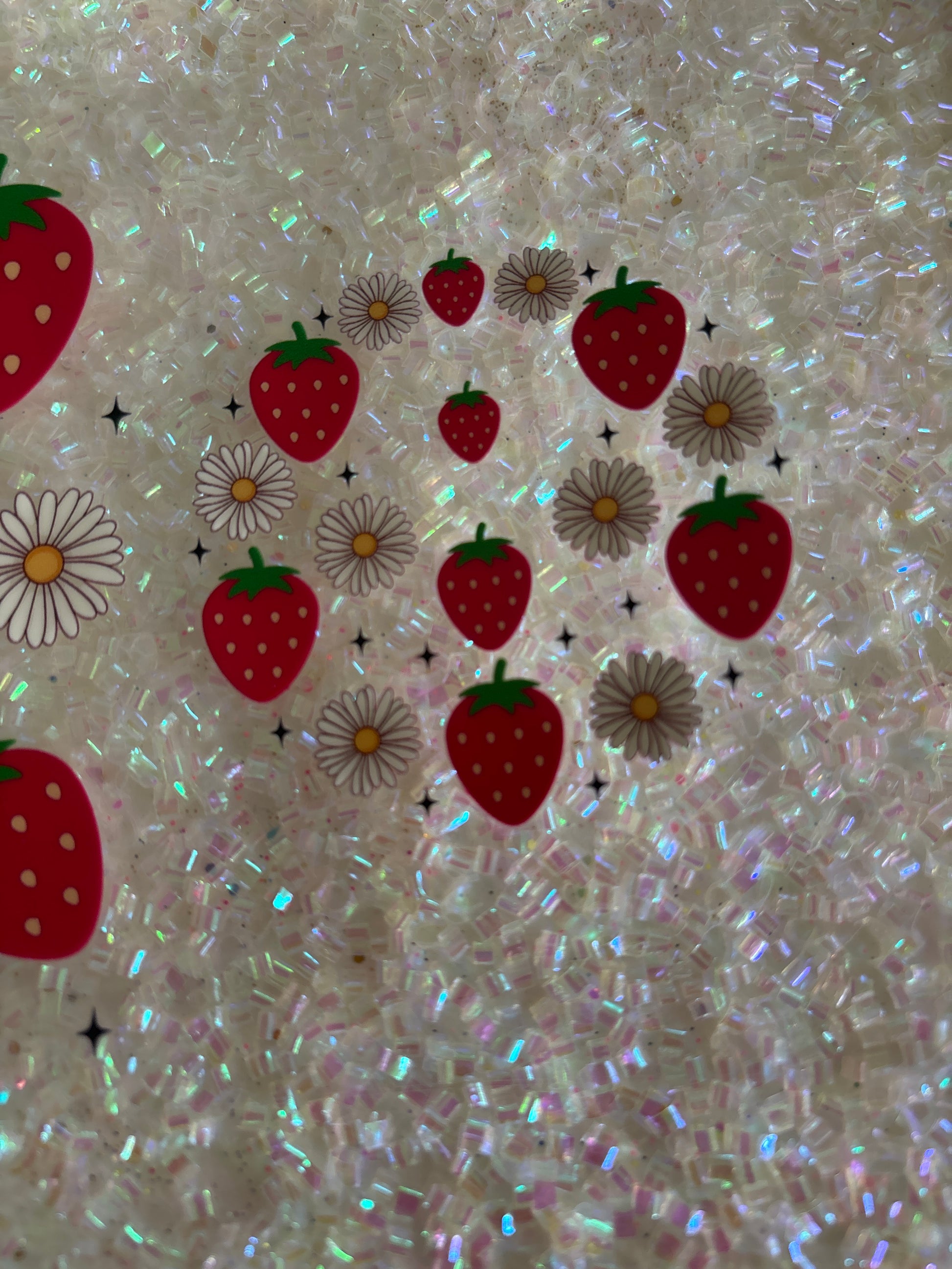 Strawberries and white daisies with lid decal